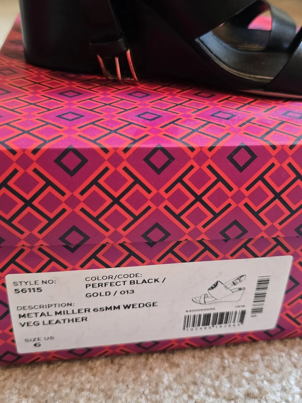 Tory Burch Black Leather Sandals with Gold Logo - Picture 3 of 3